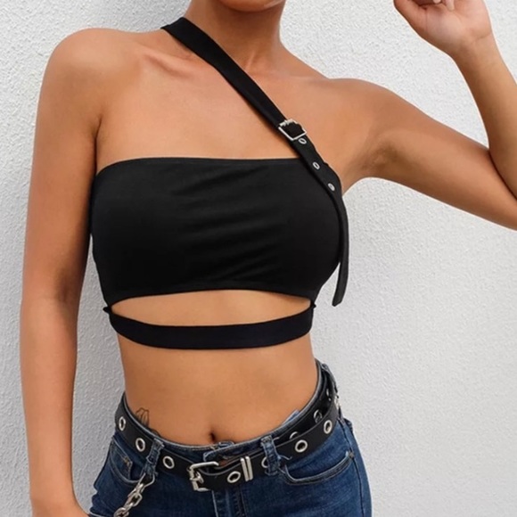 ⭐️Clearance SALE ~ Price Firm⭐️ Buckle Strap Crop Tank Top in Black ~ Brand New - Picture 3 of 8